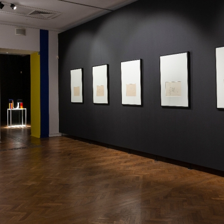 Widok wystawy "Wojna domom. Sala Neoplastyczna w solidarności z Ukrainą", fot. P. Tomczyk
