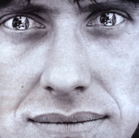 Stephen Kaltenbach, Manipulacja wyglądem osoby – Lustrzane szkła kontaktowe, 1970, fotokolaż