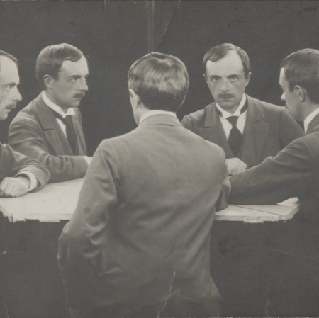 Wacław Szpakowski, „Portret wielokrotny”, fotografia czarno - biała, 1912, z kolekcji Muzeum Sztuki w Łodzi