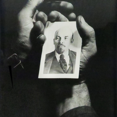 Anonymous, "Worker’s Hands Holding a Portrait of Lenin", c. 1950, b/w photograph, 56 × 43,3 cm, collection of Antoine de Galbert, Paris, photo: Arthur Toqué