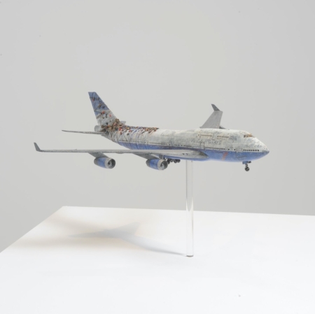John Isaacs ( b. 1968 ), "Voices from the ID", 2001, model plane, 40 × 40 × 15 cm, collection of Antoine de Galbert, Paris, photo: Arthur Toqué