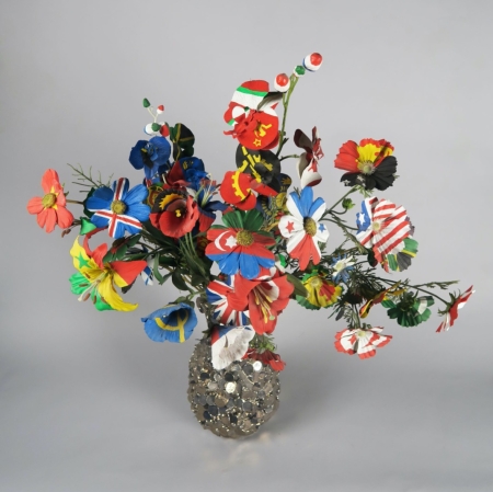 Frank Scurti ( b. 1965 ), "Untitled (painted flowers 3)", 2001, paint on artificial flowers, 88 × 70 × 70 cm, collection of Antoine de Galbert, Paris, photo: Arthur Toqué
