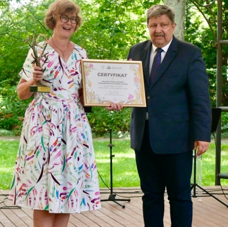  Kierownik Oddziału Muzeum Pałac Herbsta Magdalena Michalska-Szałacka oraz Marszałek Województwa Łódzkiego Grzegorz Schreiber