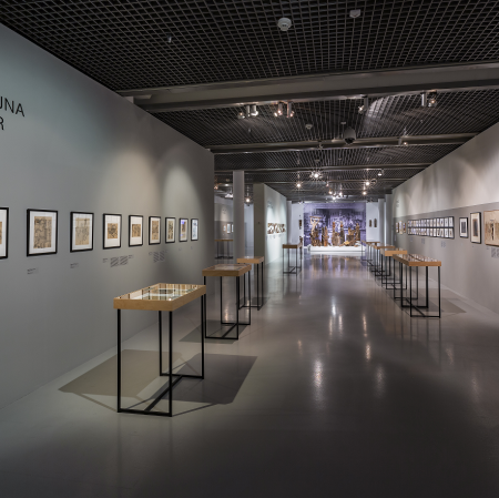 Widok na wystawę „Leopold Buczkowski. Przebłyski historii, przelotne obrazki”, 2021, fot. A. Zagrodzka, archiwum Muzeum Sztuki w Łodzi