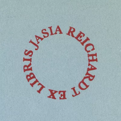 Czerwony napis "Jasia Reichardt ex libris" na błękitnym tle