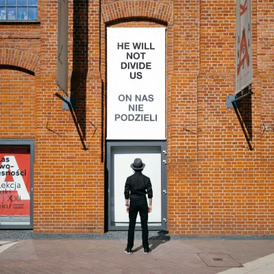 #HEWILLNOTDIVIDE.US, LaBeouf, Rönkkö, Turner, 2018, wystawa 