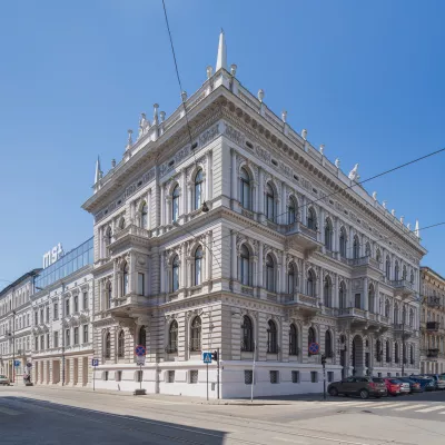 Zdjęcie białego pałacu