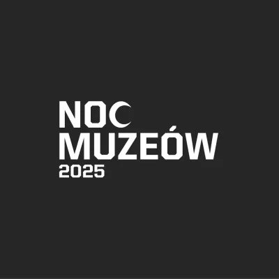 na czarnym tle biały napis: noc mzueów 2025